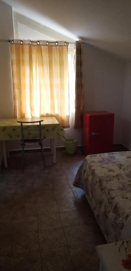 La Finestra Sul Cortile Bed & Breakfast Pomezia Exterior photo
