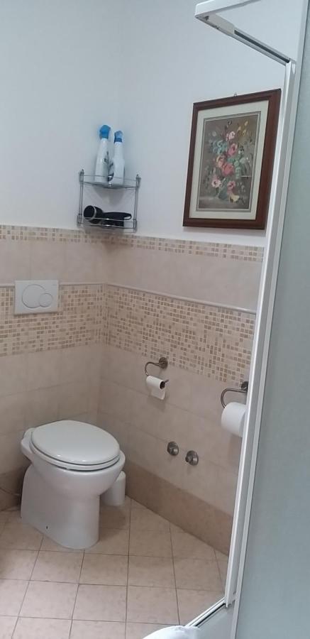 La Finestra Sul Cortile Bed & Breakfast Pomezia Exterior photo