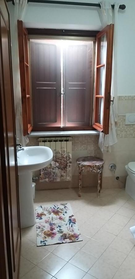 La Finestra Sul Cortile Bed & Breakfast Pomezia Exterior photo