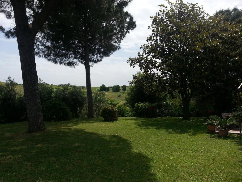 La Finestra Sul Cortile Bed & Breakfast Pomezia Exterior photo