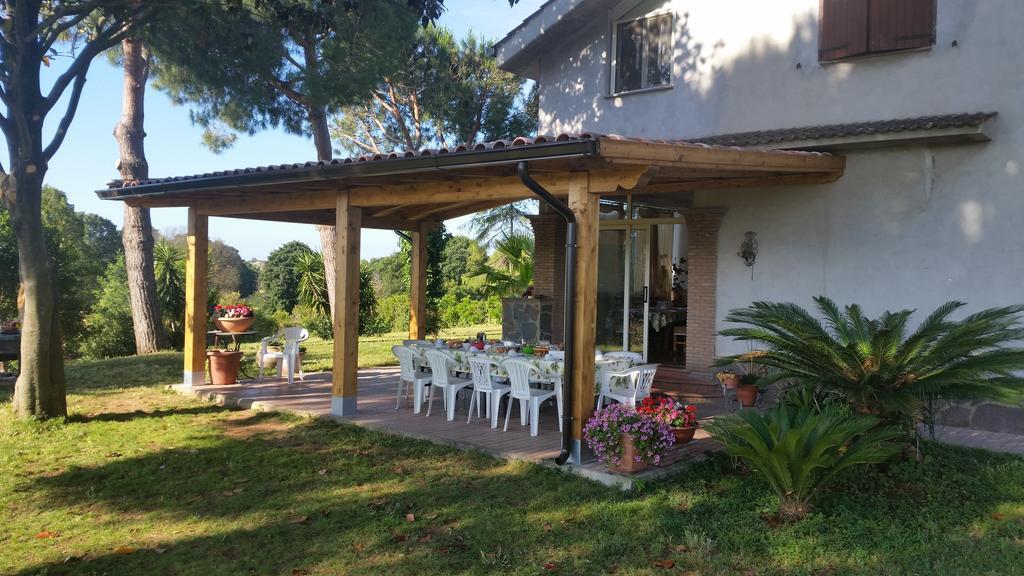 La Finestra Sul Cortile Bed & Breakfast Pomezia Exterior photo