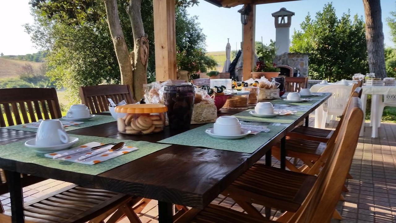 La Finestra Sul Cortile Bed & Breakfast Pomezia Exterior photo